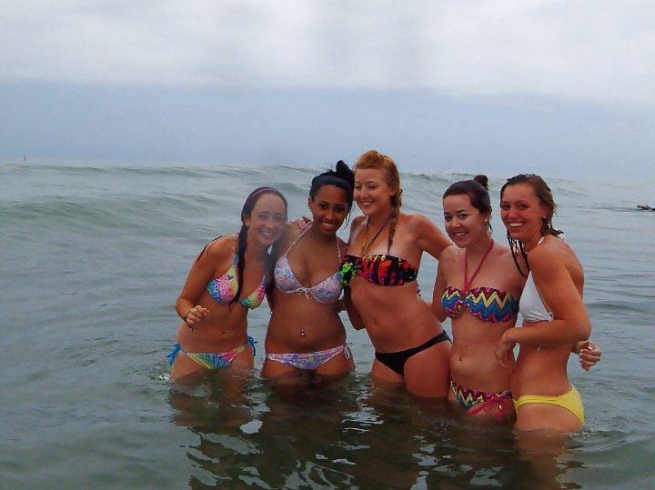 25P Cute Teens -Mouth Wide Open 