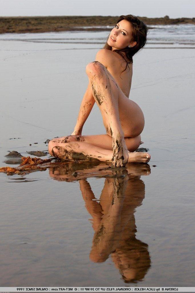 18P Pictures of Lorena B getting wet for you