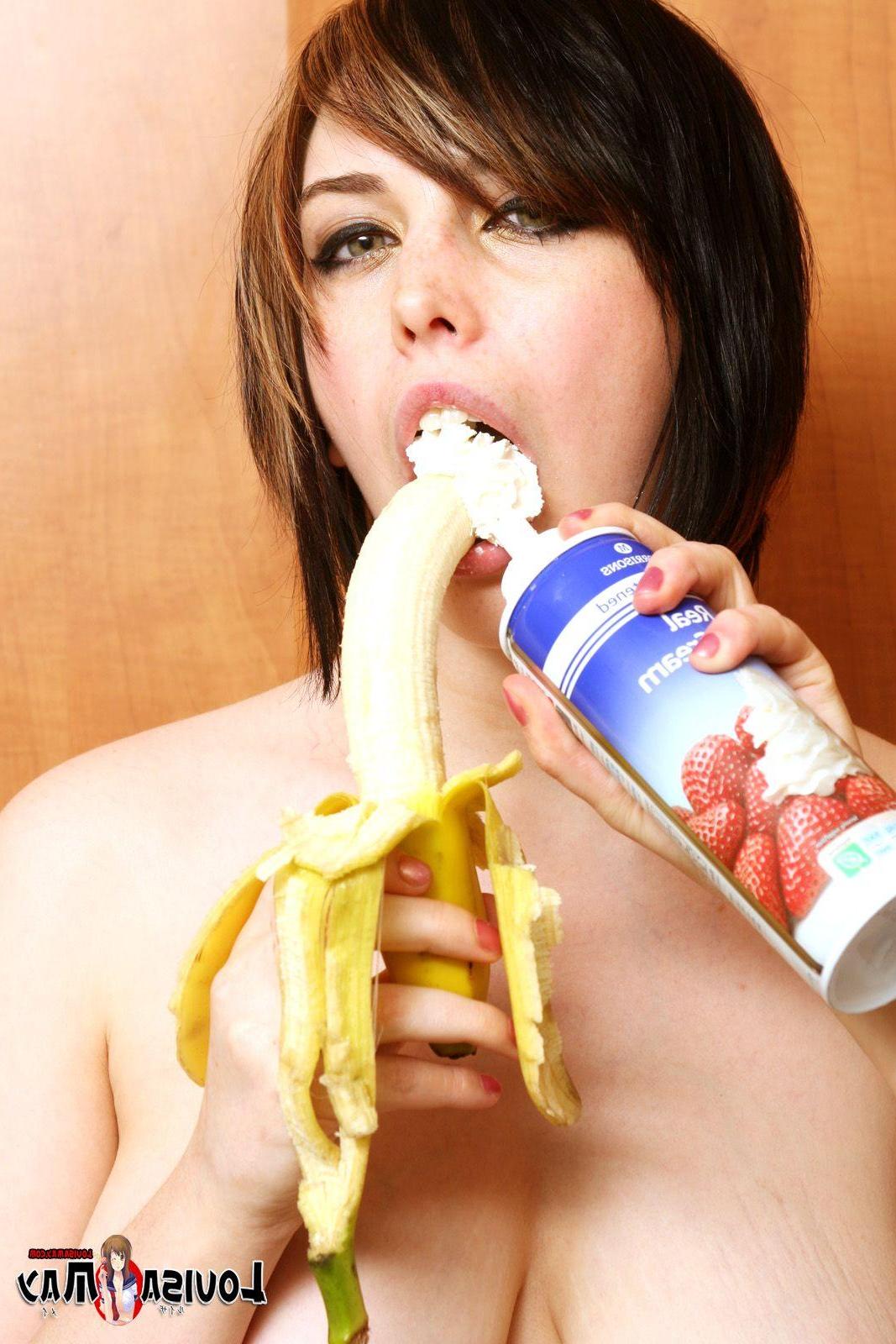 16P Pictures of Louisa May getting kinky in the kitchen