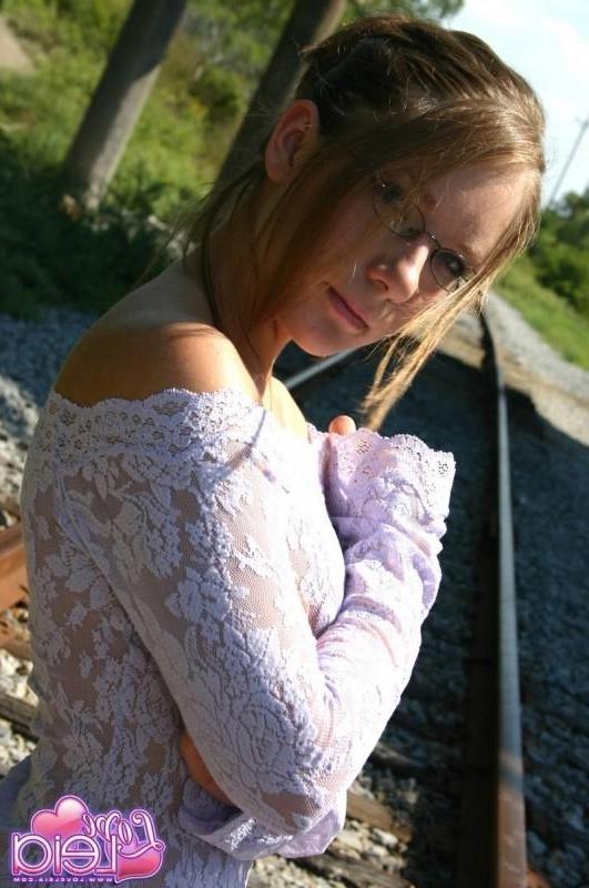 16P Cute chick with glasses