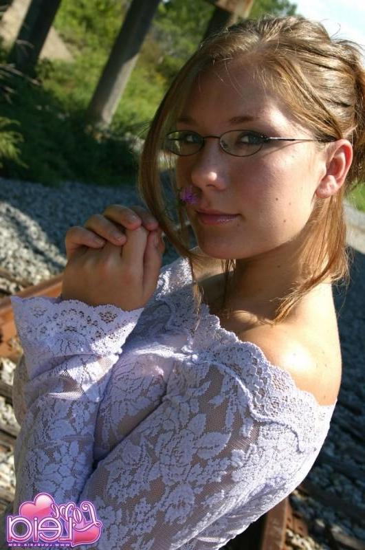 16P Cute chick with glasses