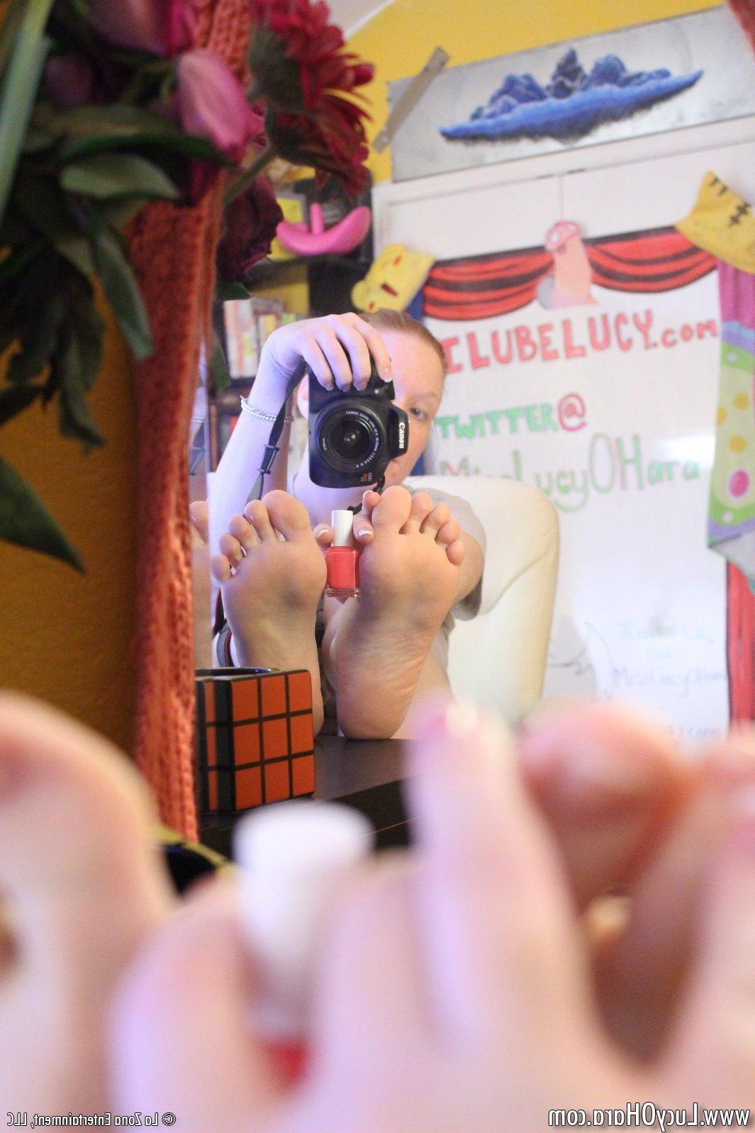15P Lucy Ohara shows off her perfect feet for all those foot fetish lovers out there