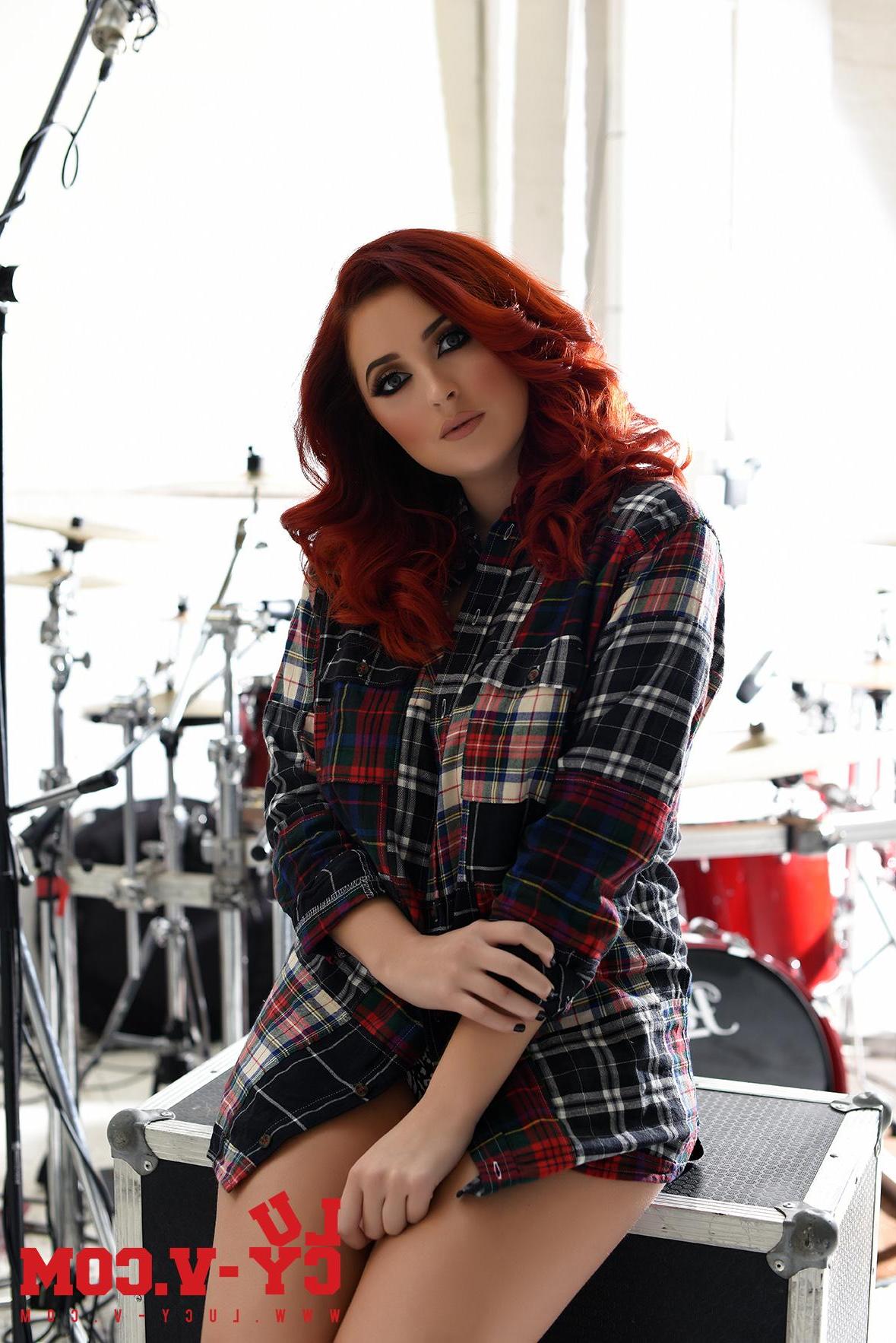 16P Redhead groupie Lucy V drops her flannel shirt to reveal her amazing boobs