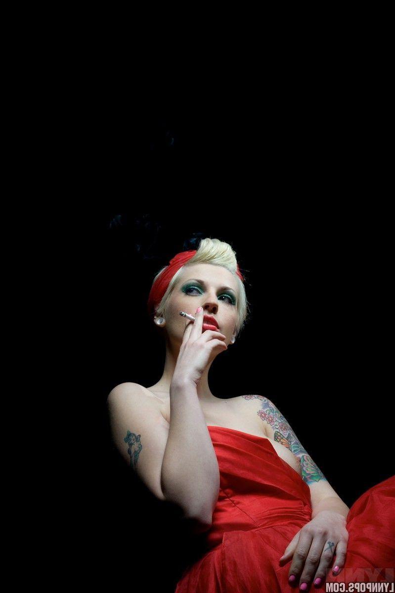 15P Pictures of Lynn Pops teasing in her dress
