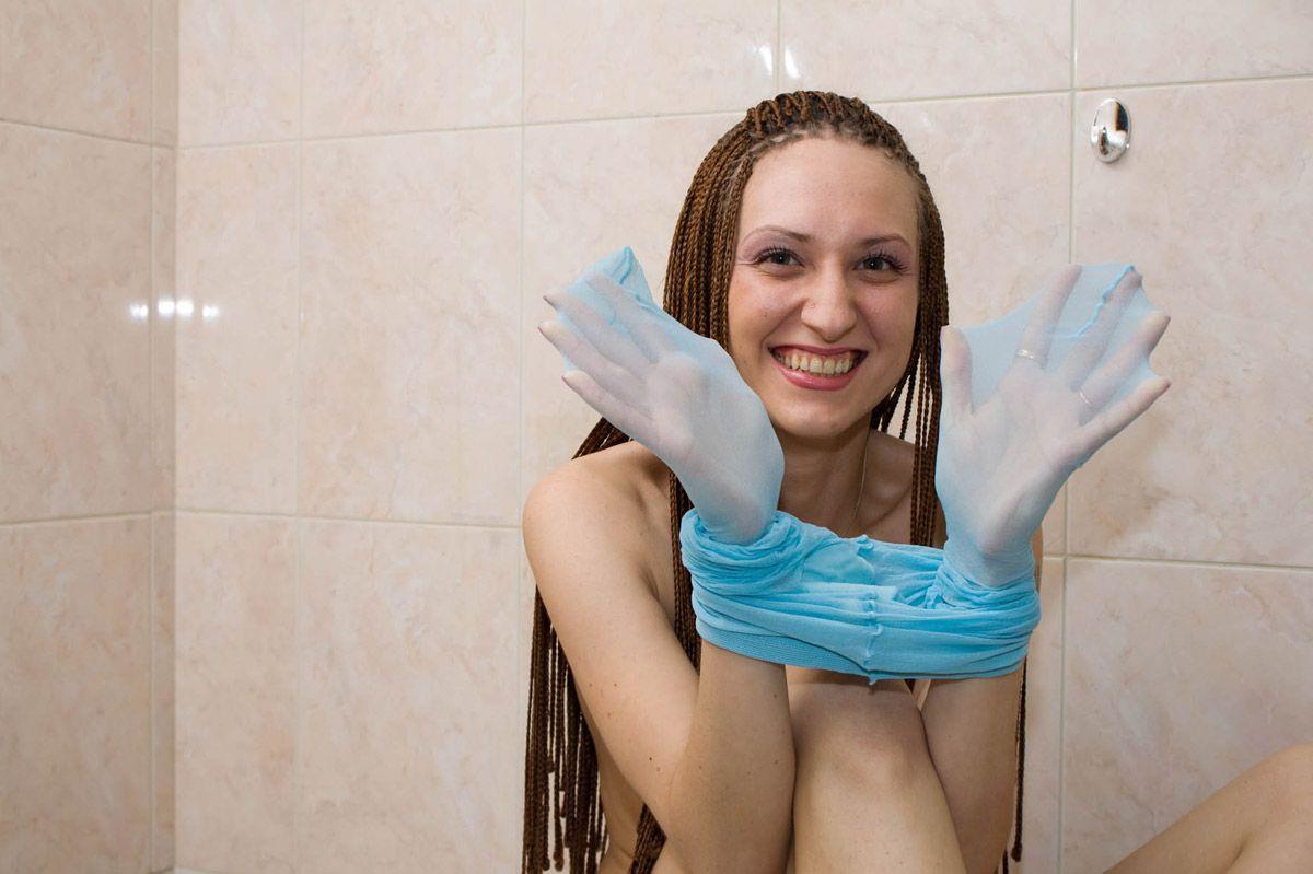 16P Pictures of Maggie Loves Dolls getting kinky with her pantyhose