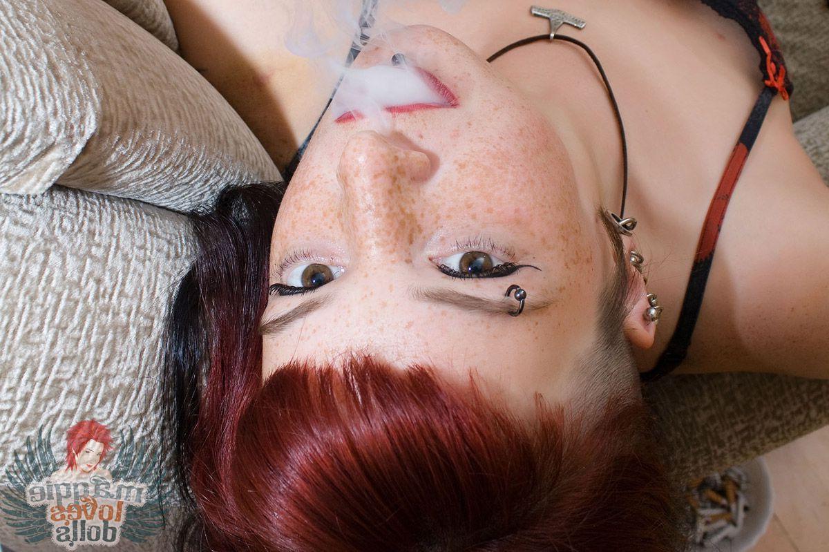 16P Pictures of Maggie Loves Dolls looking smokin' hot