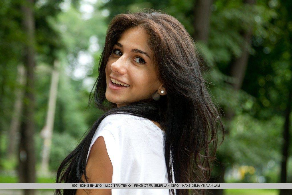 18P Pictures of Malina A showing off her nakedness