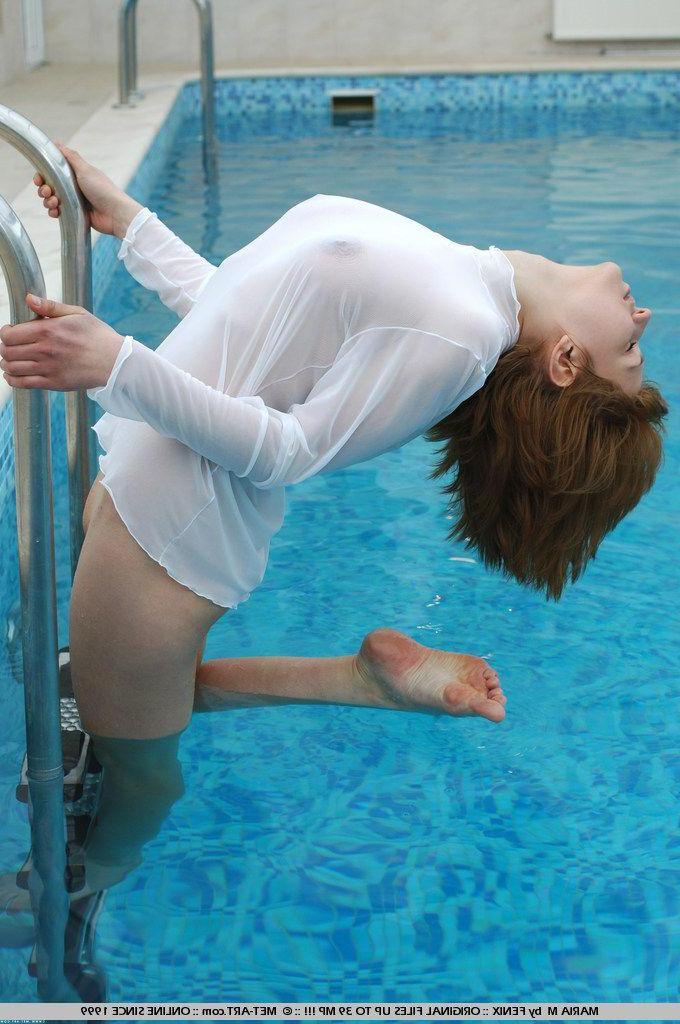 19P Pictures of Maria M getting all wet for you