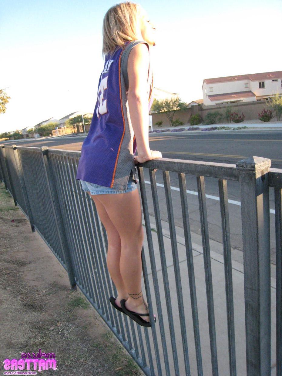 16P Pictures of teen babe Melissa Matters flashing in public