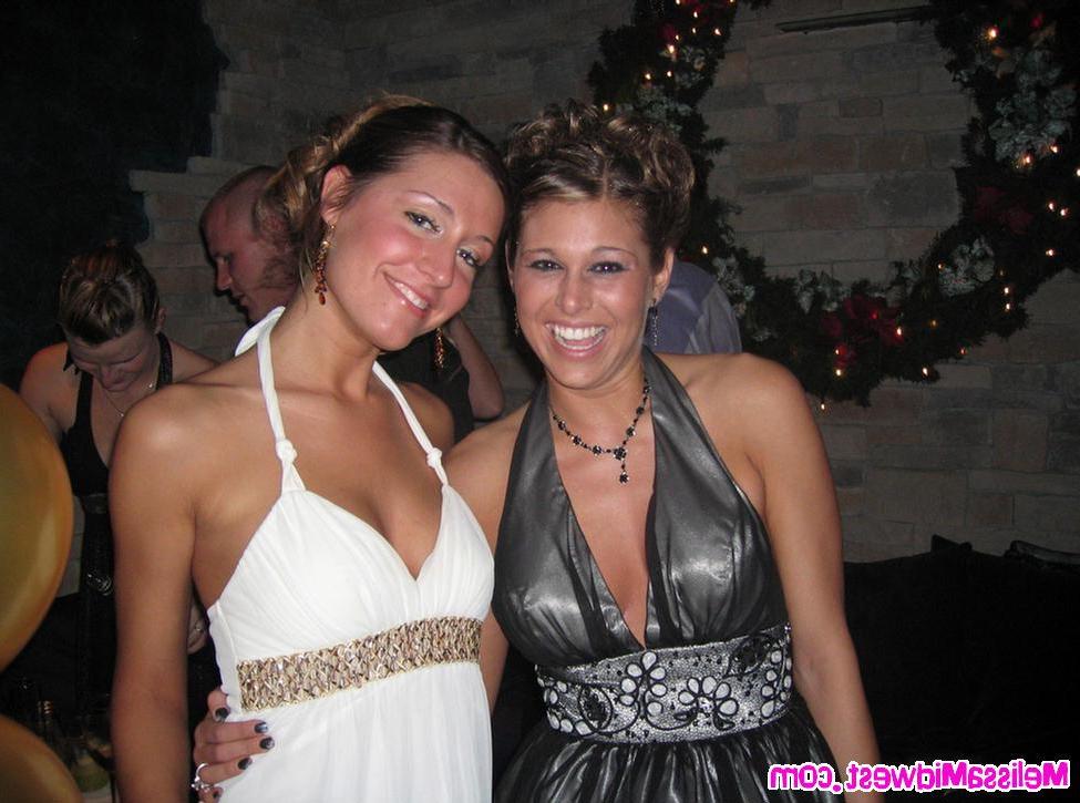 20P Pictures of Melissa Midwest slutting it out on New Years Eve