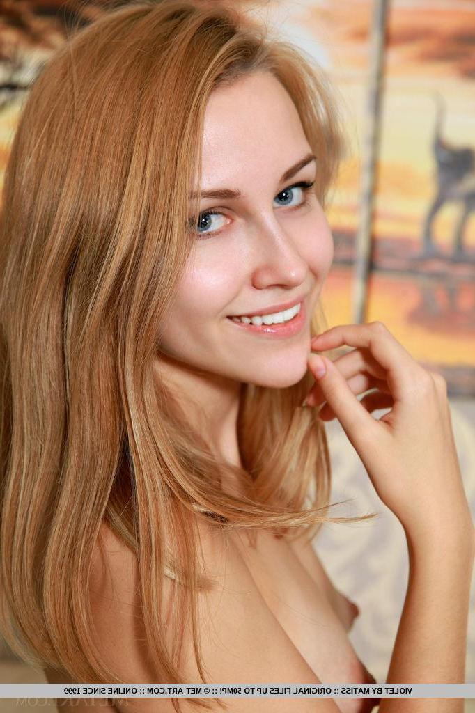18P Stunning girl Violet strips off her jeans for you in "Sareny"