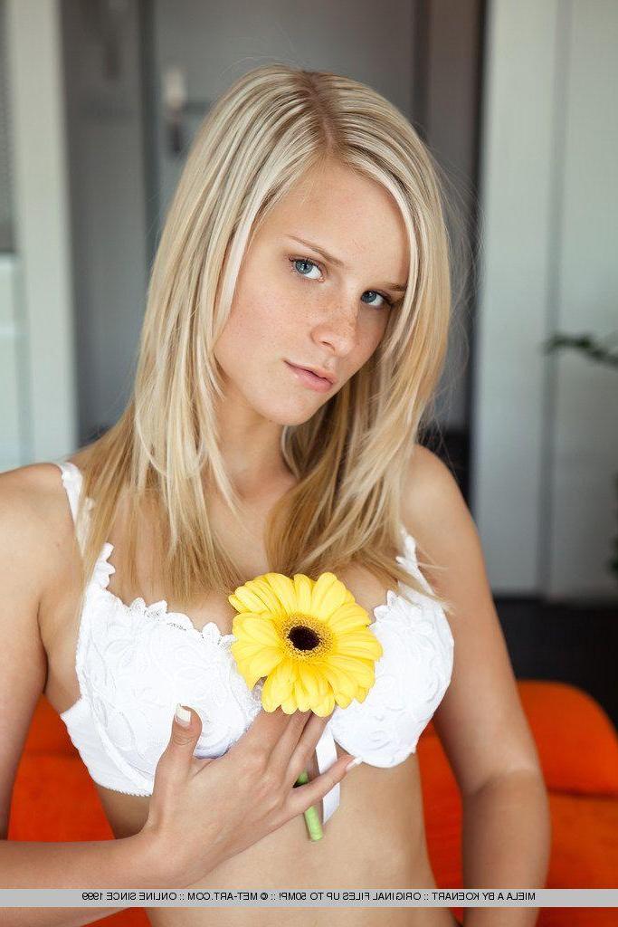 18P Pictures of Miela A naked for you