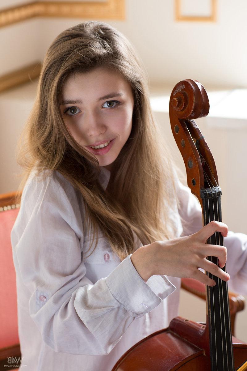 16P Beautiful girl Milla plays you sweet music with her cello and her pussy