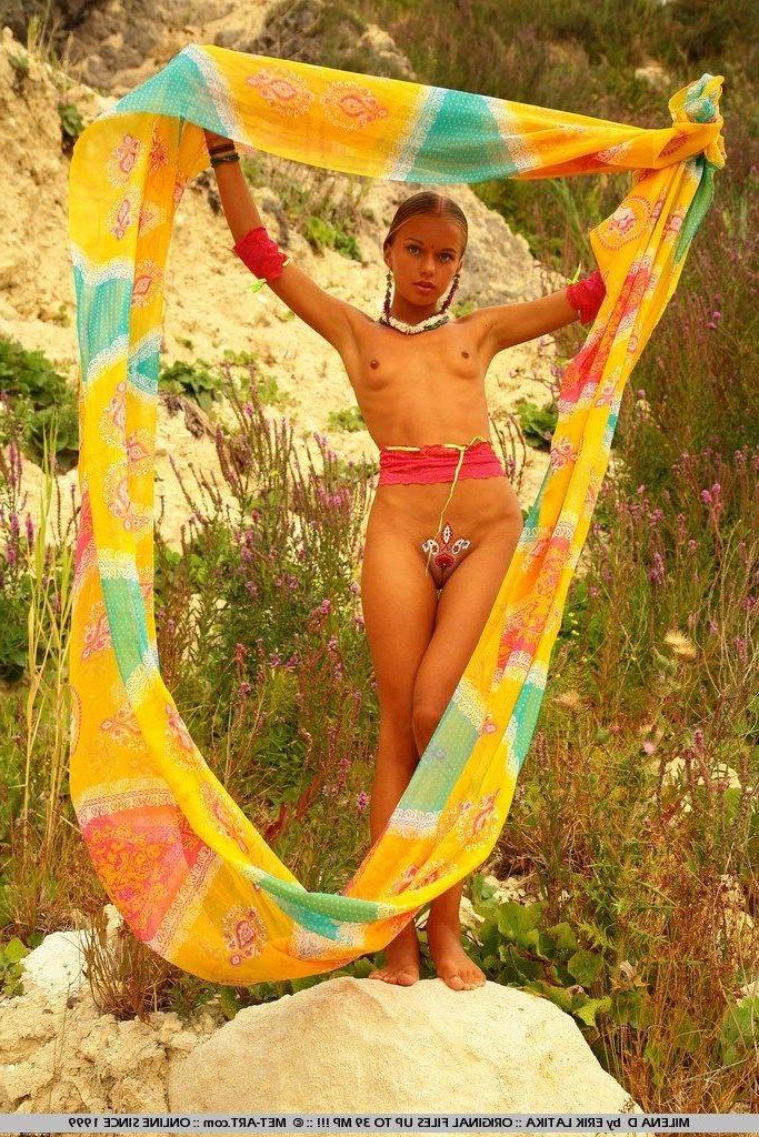 19P Bilder von Milena D mit einer wunderschön bemalten Muschi