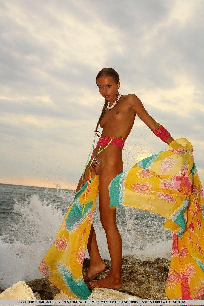 19P Bilder von Milena D mit einer wunderschön bemalten Muschi