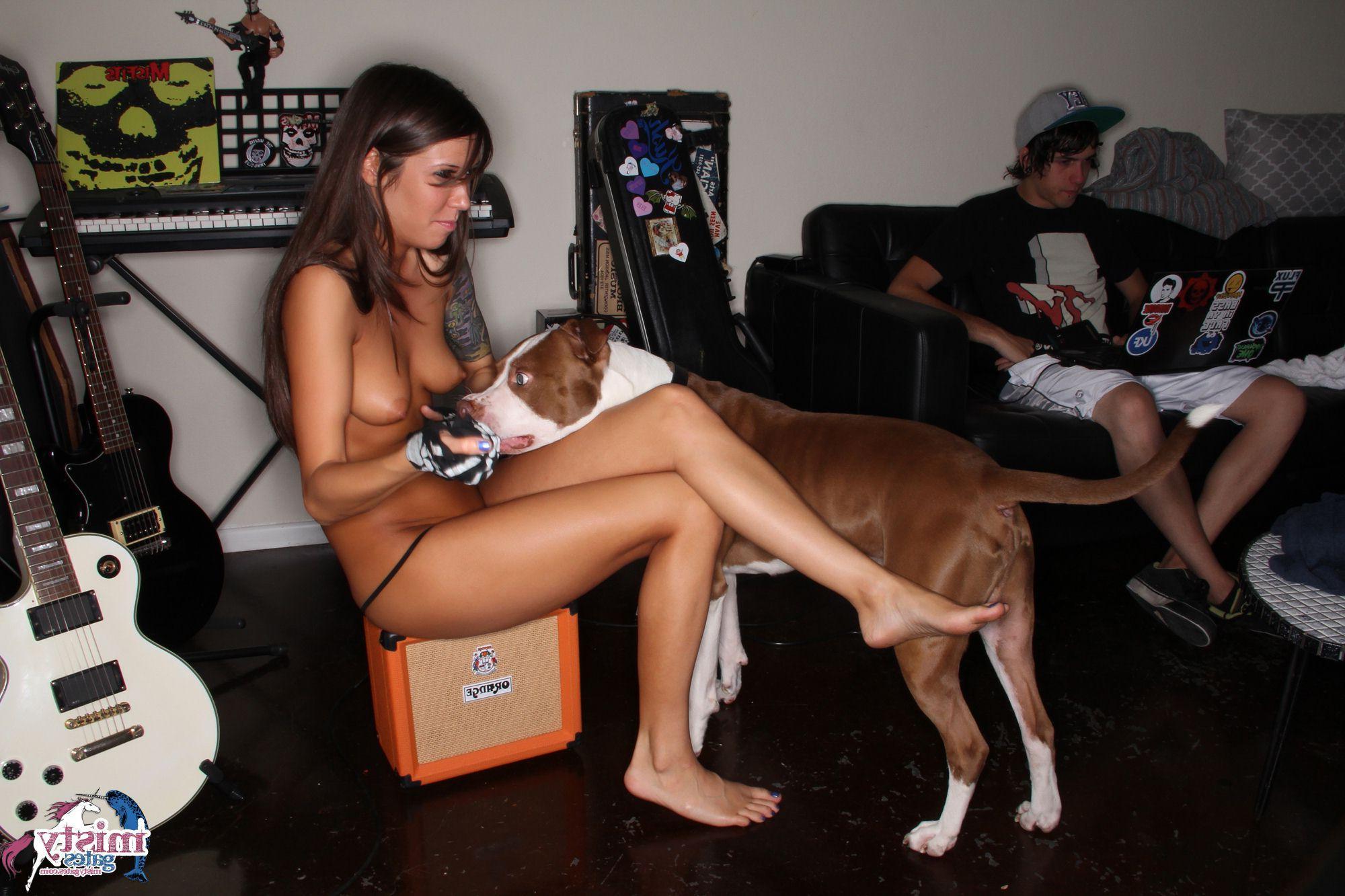 16P Naughty teen Misty Gates strips during band practice