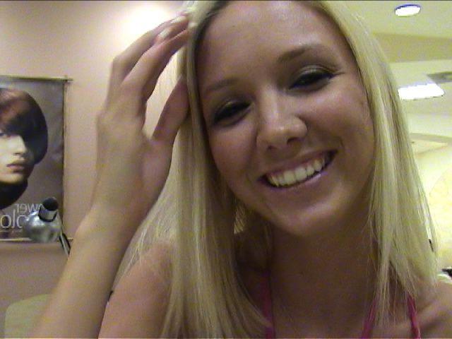 12P Pictures of teen amateur Molly's Life having fun in public