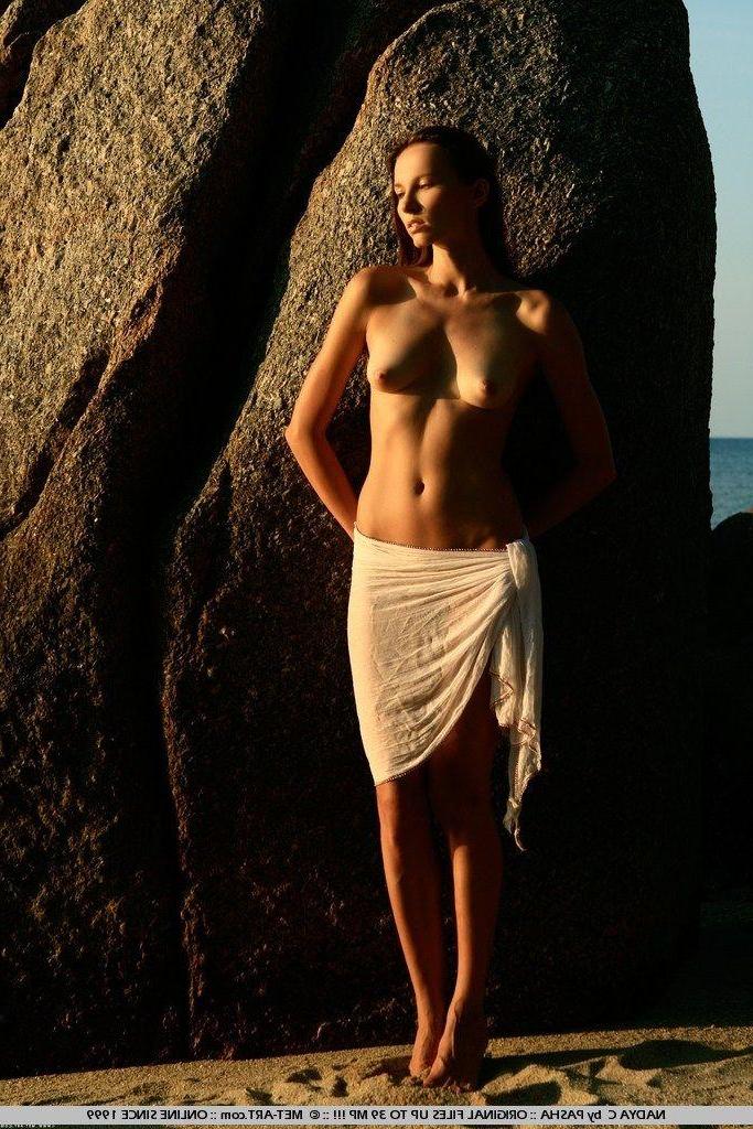 19P Pictures of Nadya C naked on the beach