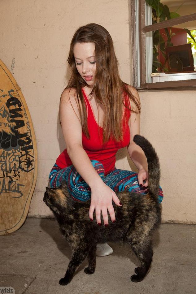 8P Pretty redhead Natalie Moore has some fun at home
