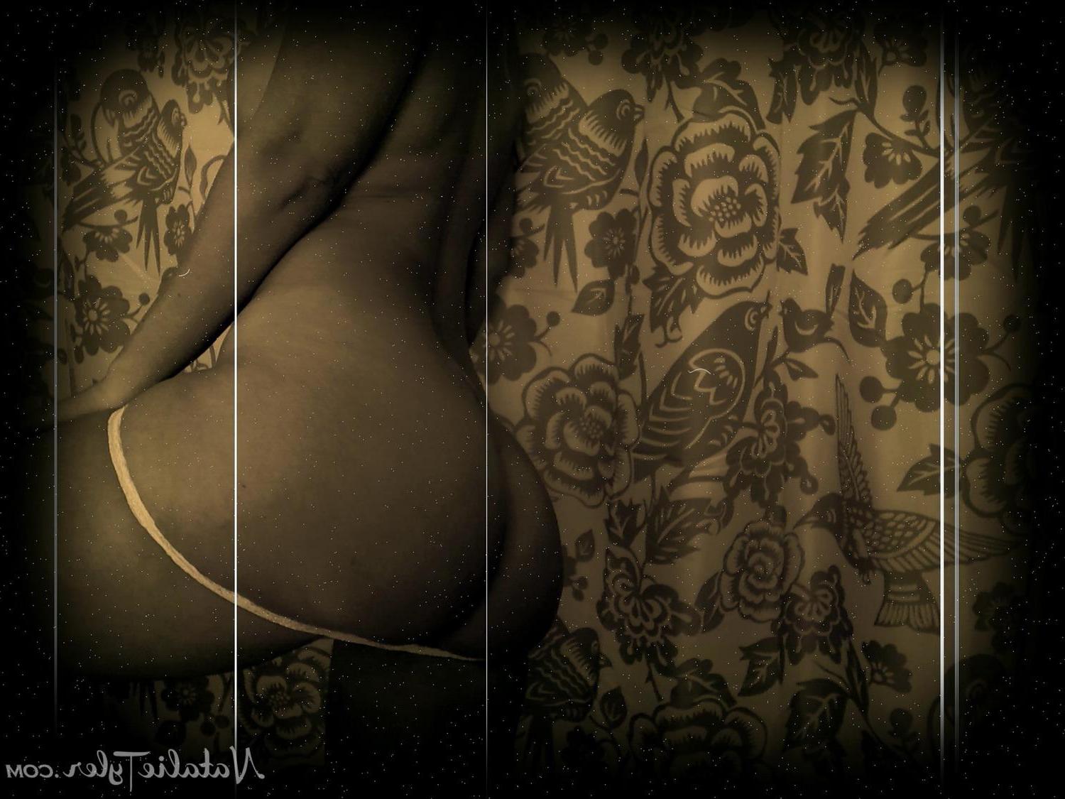 15P Pictures of Natalie Tyler giving you a vintage style strip tease