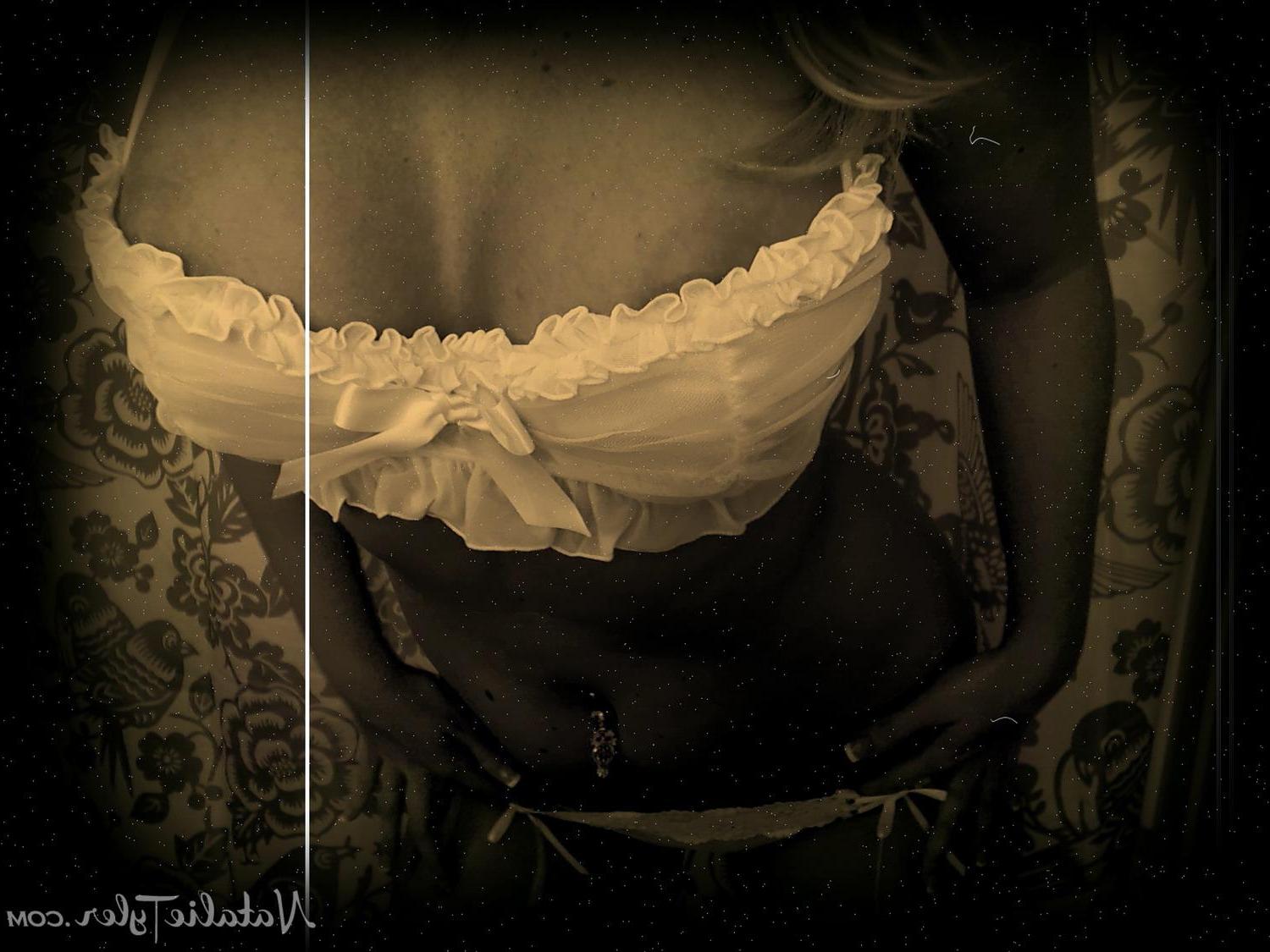 15P Pictures of Natalie Tyler giving you a vintage style strip tease