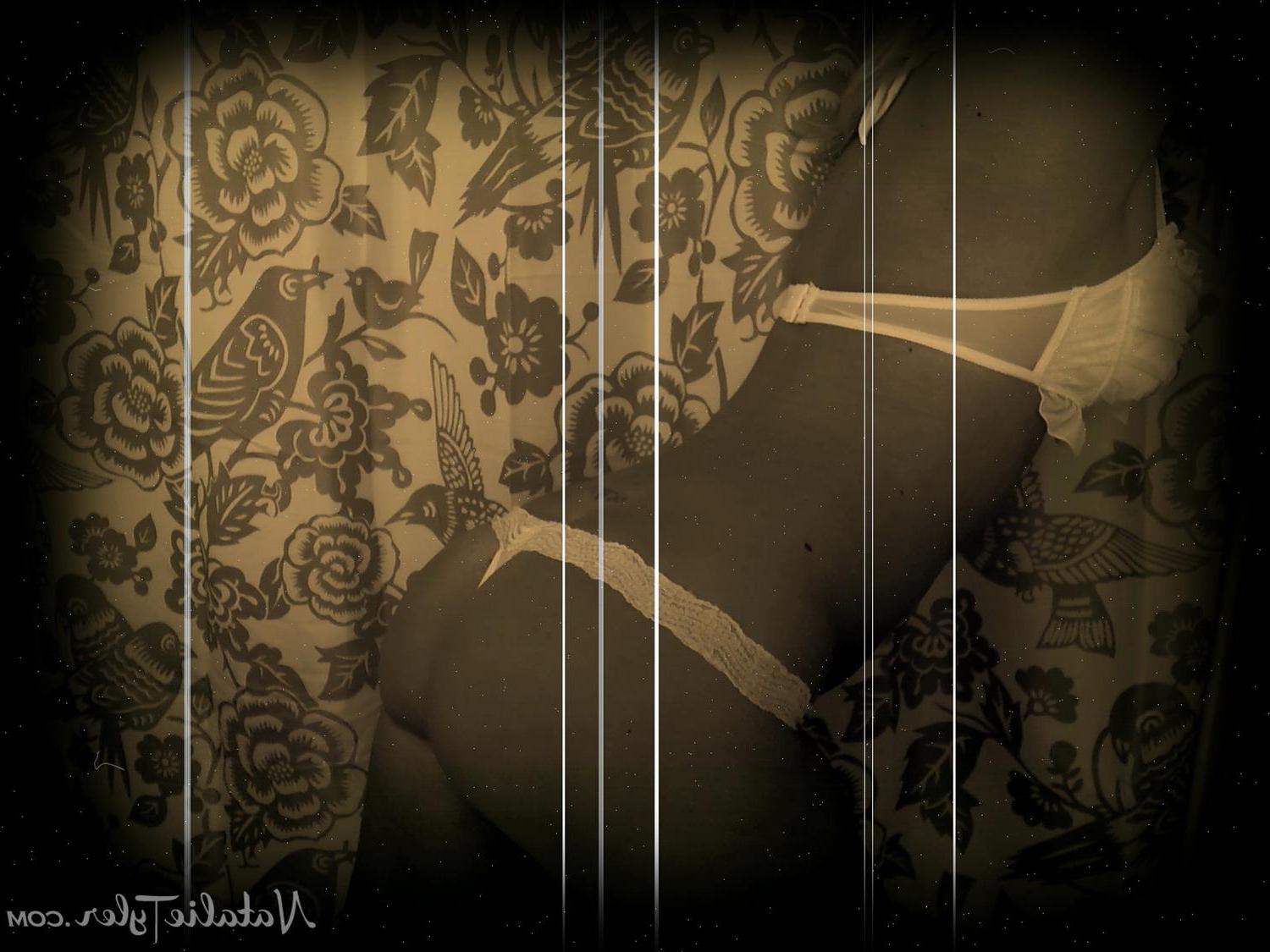 15P Pictures of Natalie Tyler giving you a vintage style strip tease