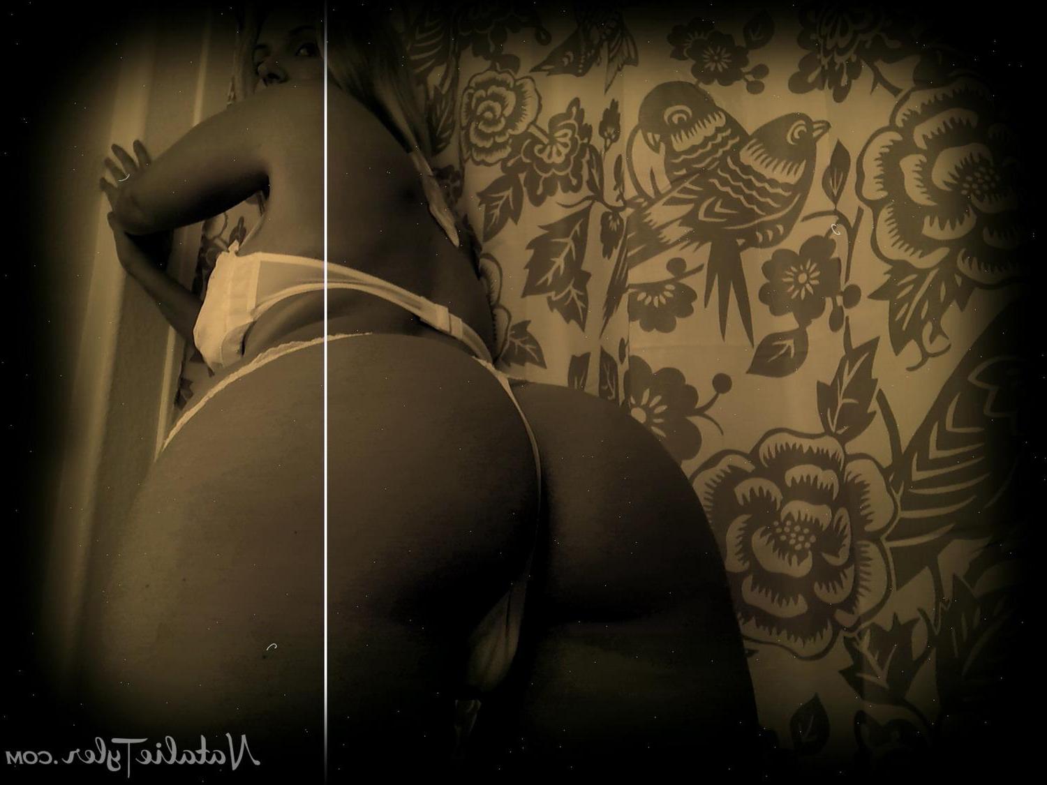 15P Pictures of Natalie Tyler giving you a vintage style strip tease