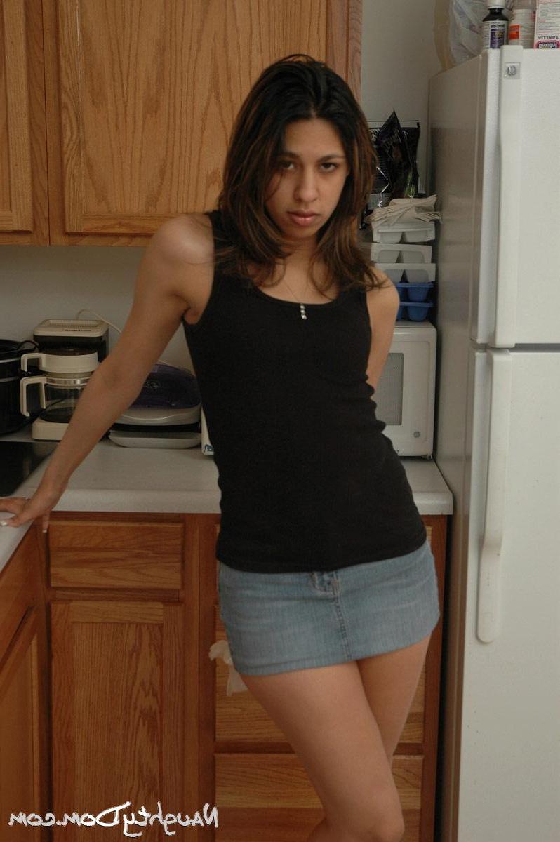 15P Pictures of teen amateur Naughty Dom showing off her juicy ass