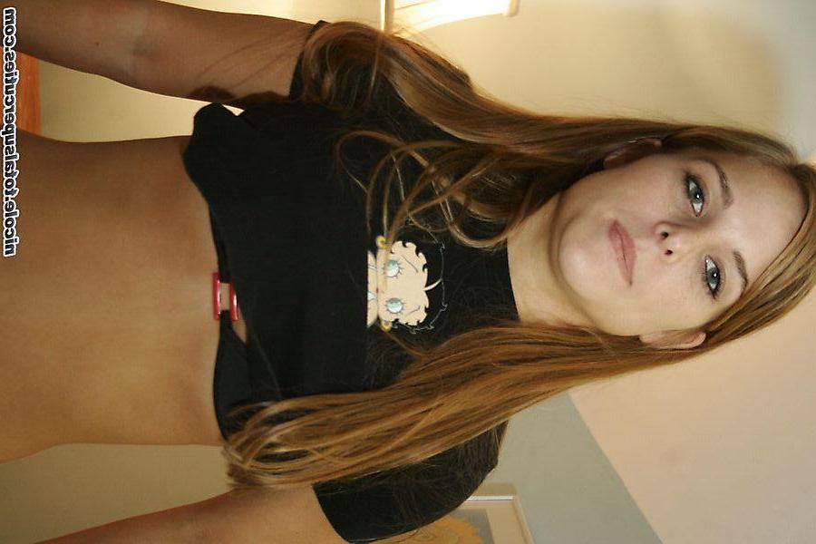 18P Pictures of a cute teen model teasing in bed