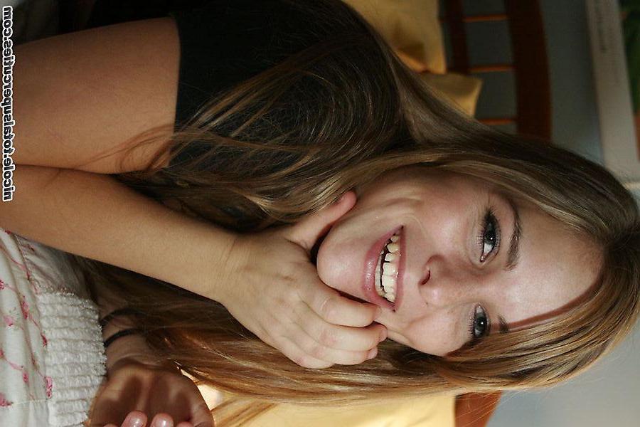 18P Pictures of a cute teen model teasing in bed