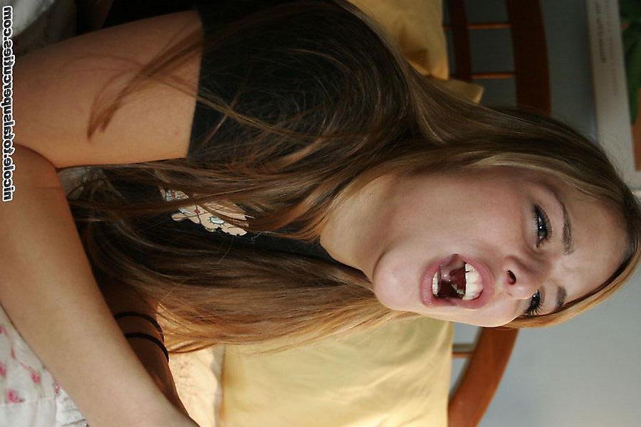 18P Pictures of a cute teen model teasing in bed