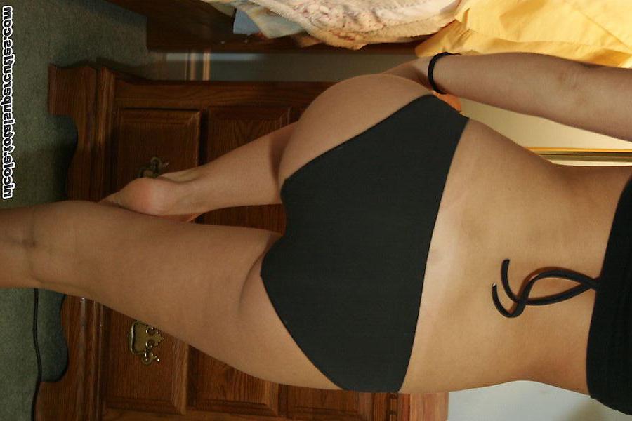18P Pictures of a cute teen model teasing in bed