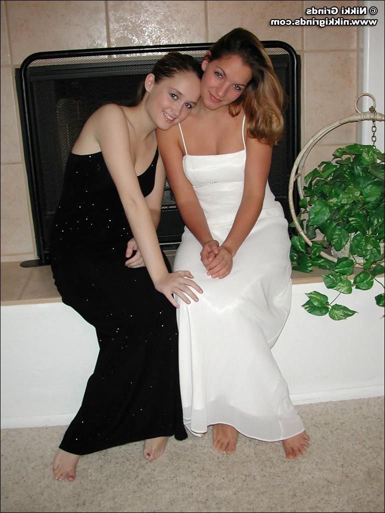 20P Nikki and Stacy get naked and show their pussies