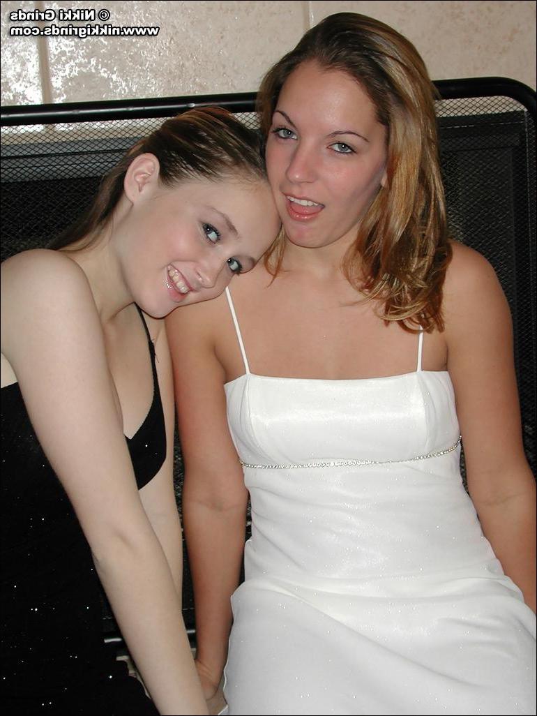 20P Nikki and Stacy get naked and show their pussies