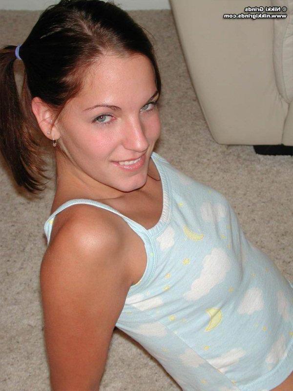 15P Nikky and her friends like to lick nipples