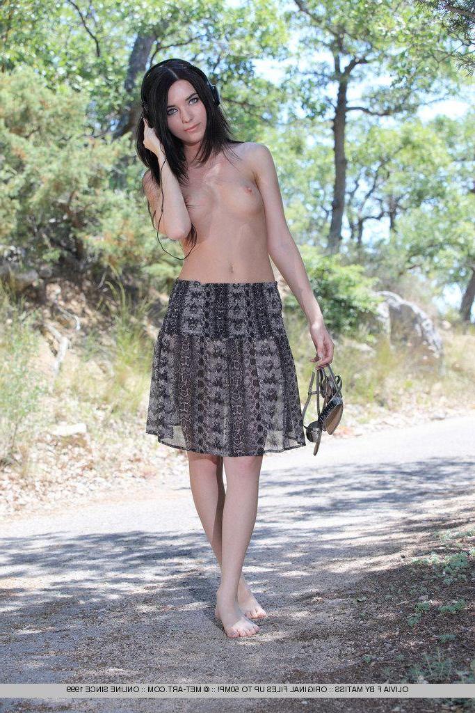 14P Pictures of Olivia F giving you her tight pussy