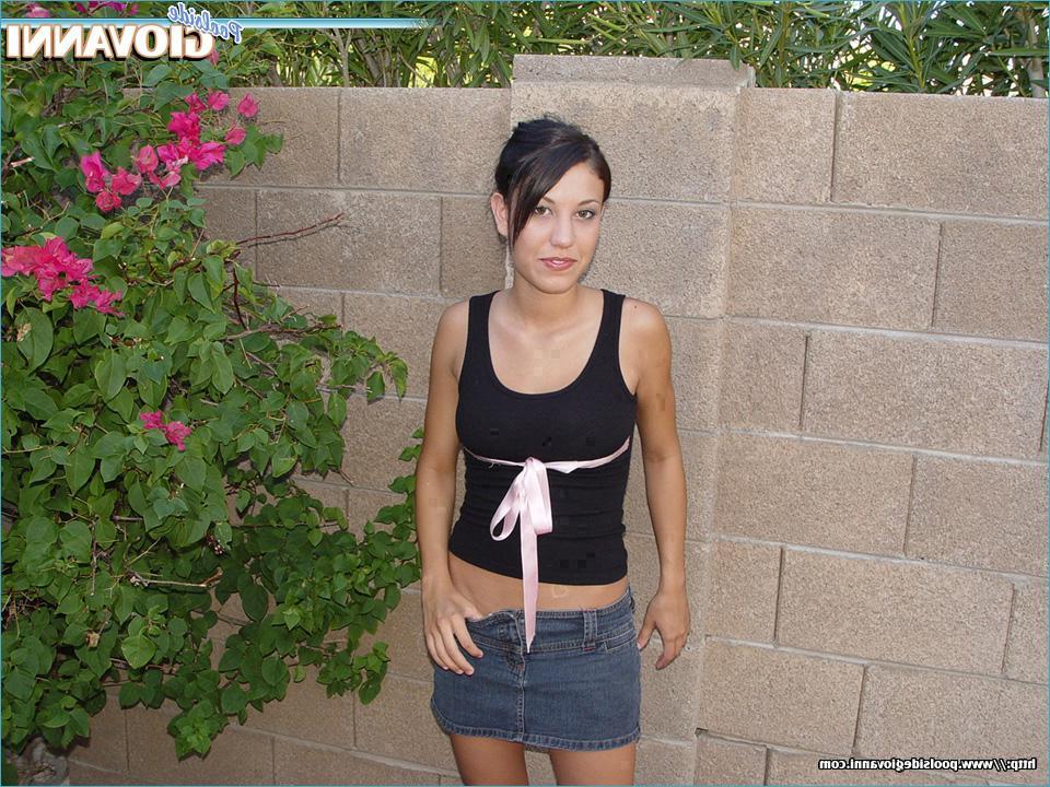20P Pictures of teen hottie Poolside Giovanni going topless outside