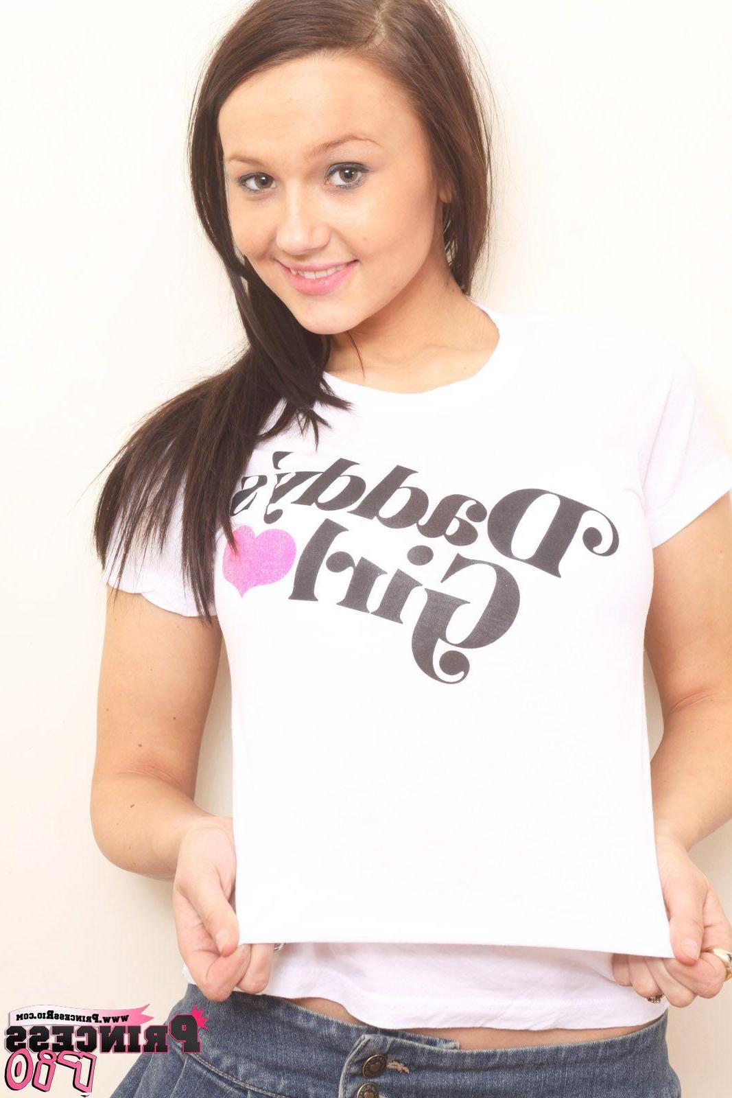 15P Pictures of teen babe Princess Rio getting kinky just for you