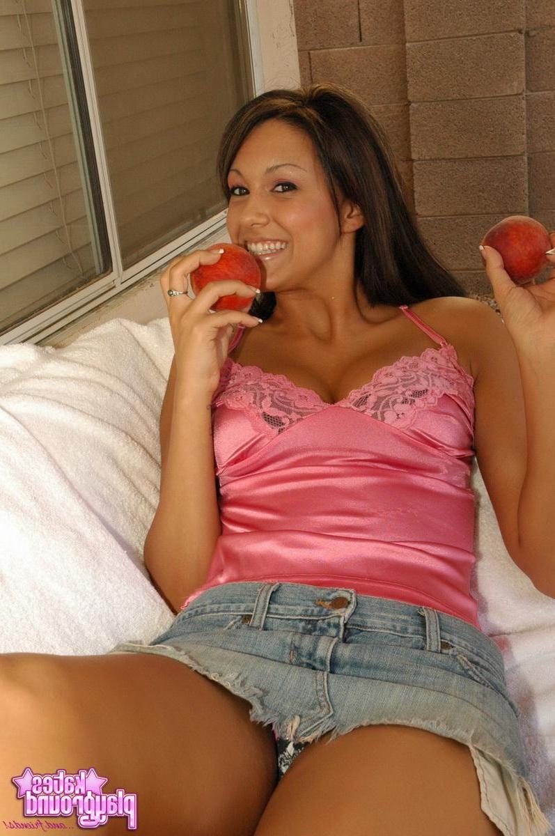 12P Rio teases with her tight round ass and a couple of juicy peaches