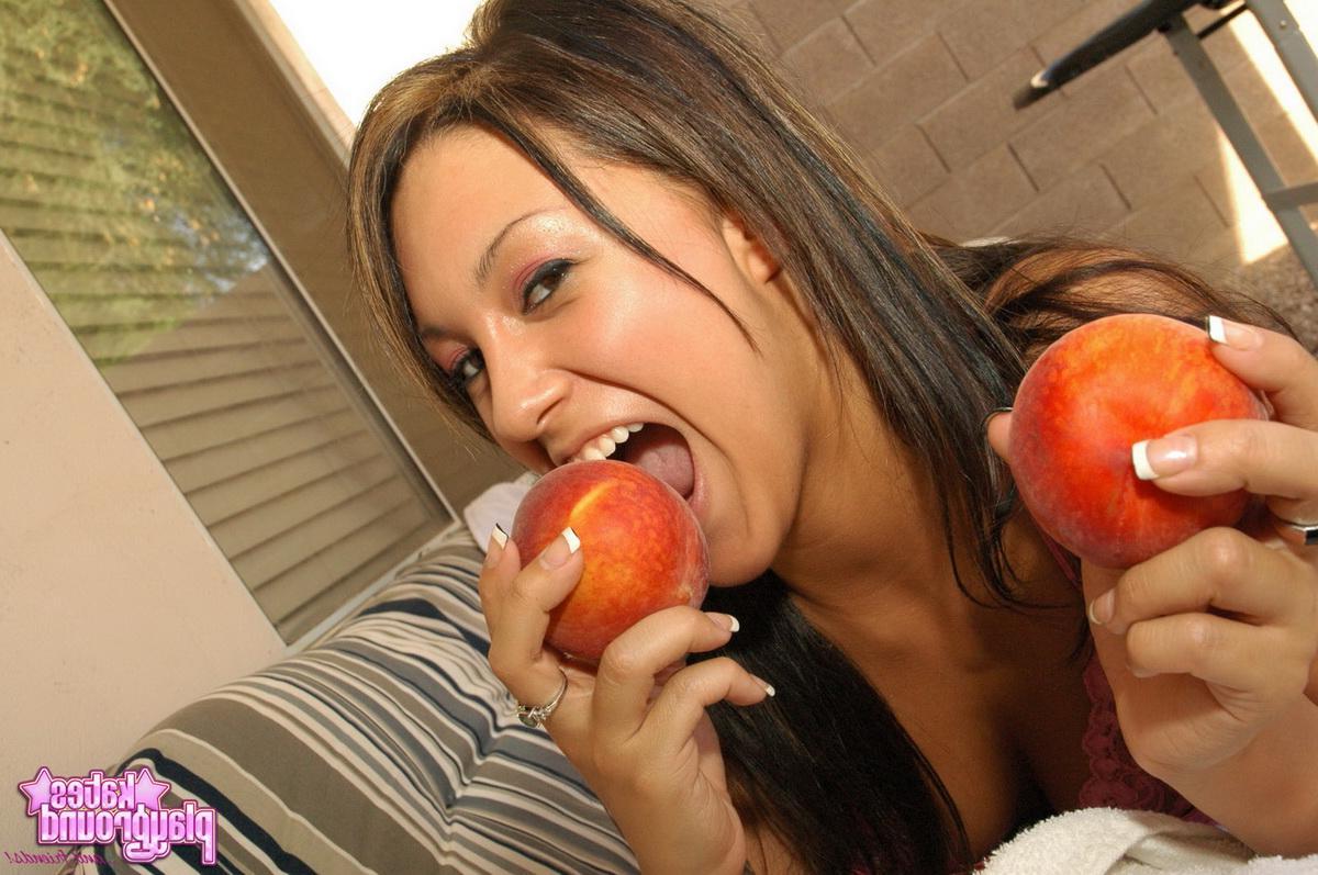 12P Rio teases with her tight round ass and a couple of juicy peaches