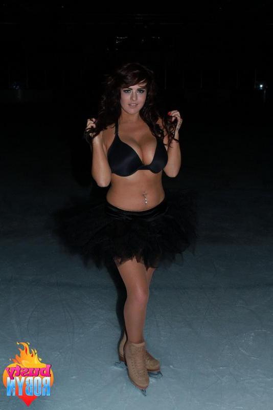 16P Big boobed British ice skater Robyn Alexandra gets naked on the ice