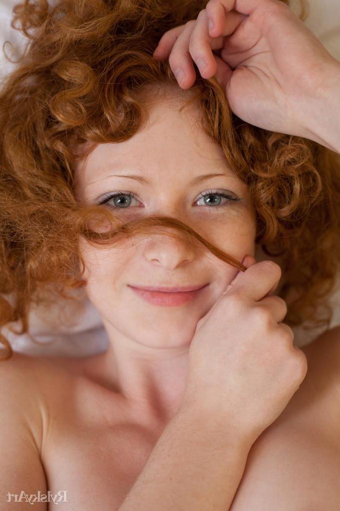 16P Natural redhead Rochelle A offers you her amazing body in bed