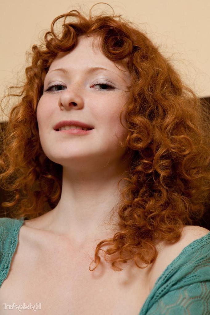 16P Natural redhead Rochelle A offers you her amazing body in bed