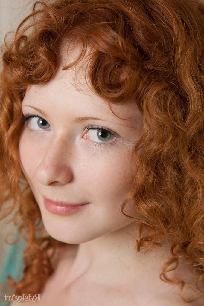 16P Natural redhead Rochelle A offers you her amazing body in bed