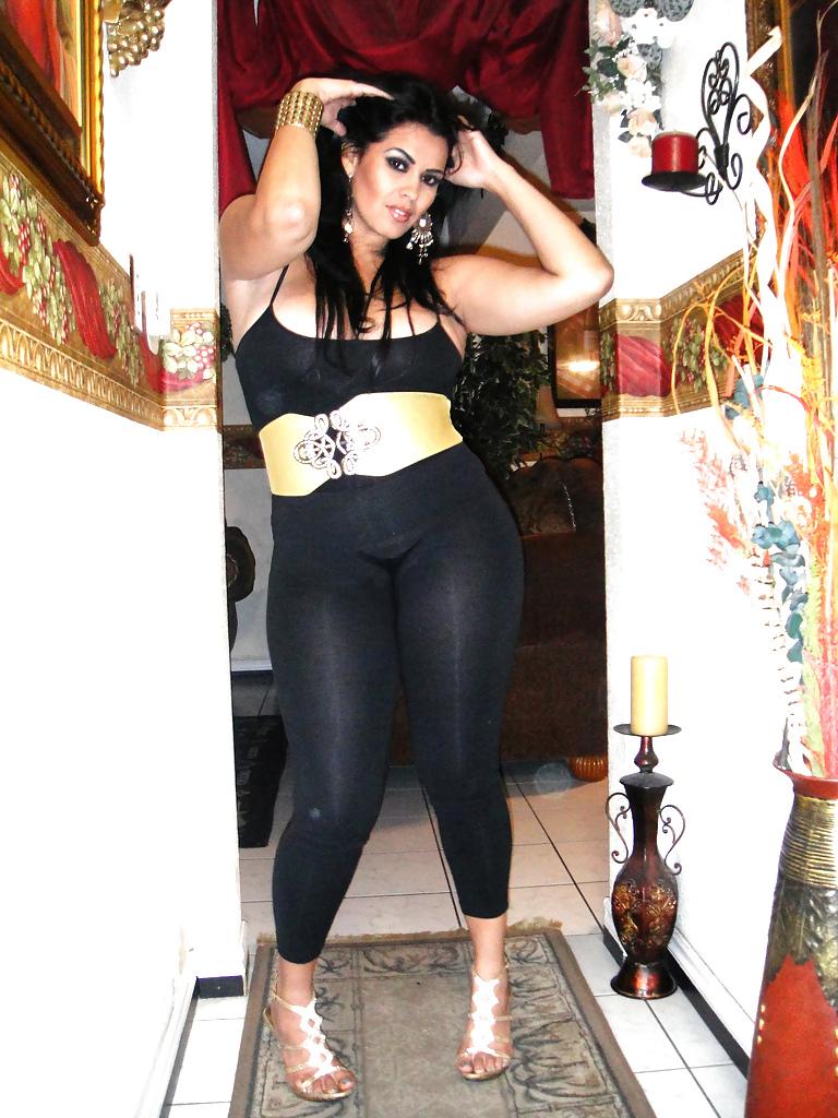 25P Morenaza latina curvilinea (Chubby latin girl)