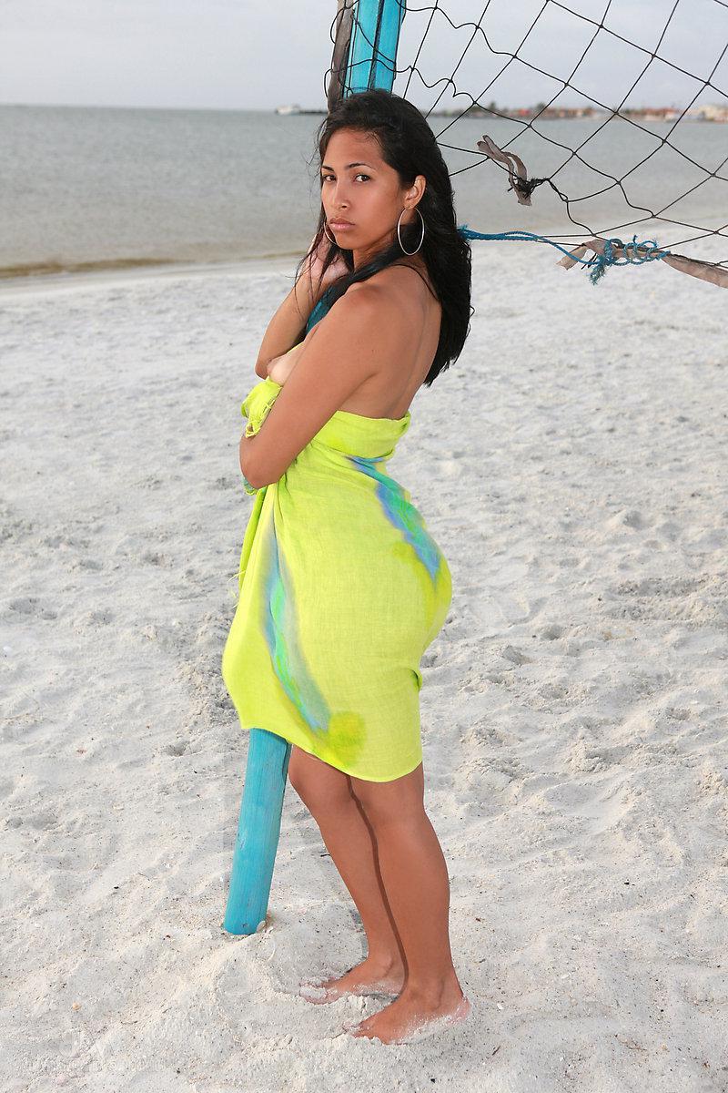 16P Beautiful girl Ruth Medina invites you to play some nude volleyball with her