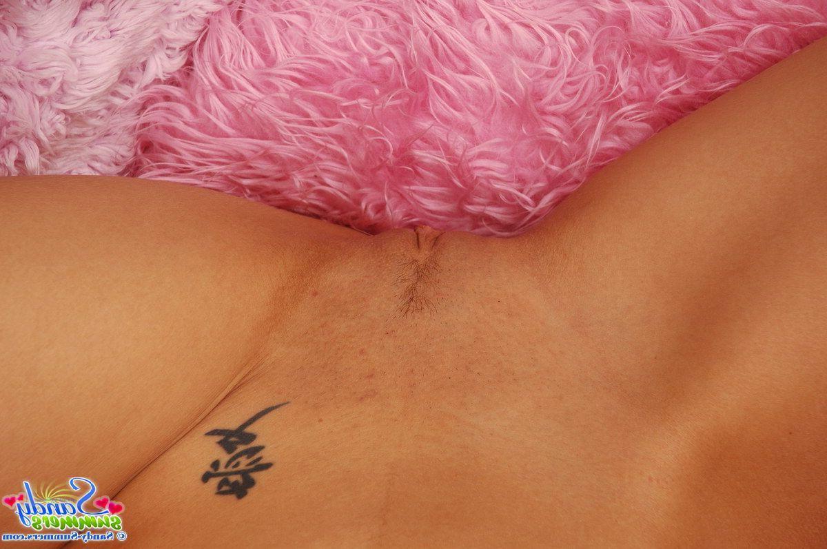 20P Pictures of Sandy Summers getting her pussy stuffed