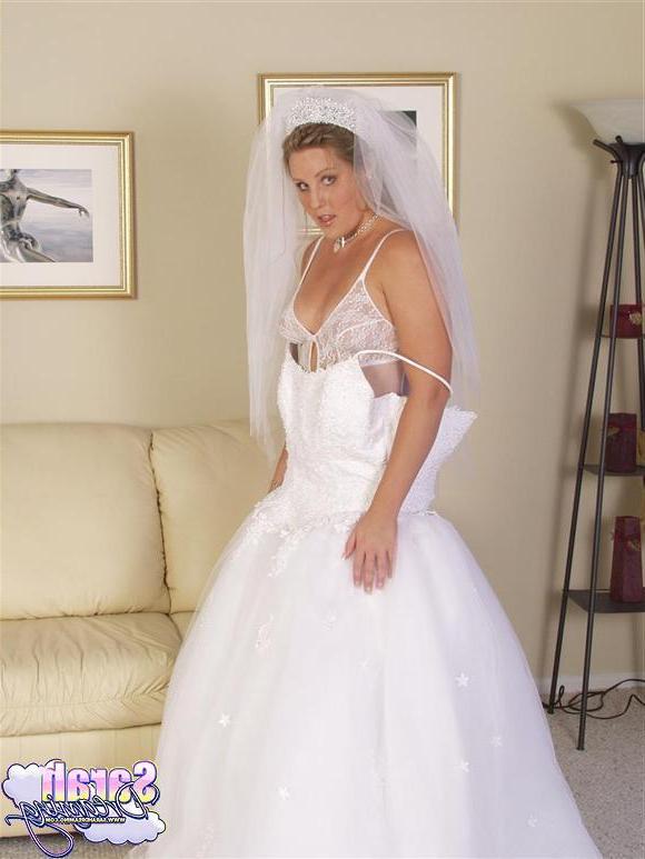 15P Pictures of Sarah Dreaming masturbating in a wedding dress