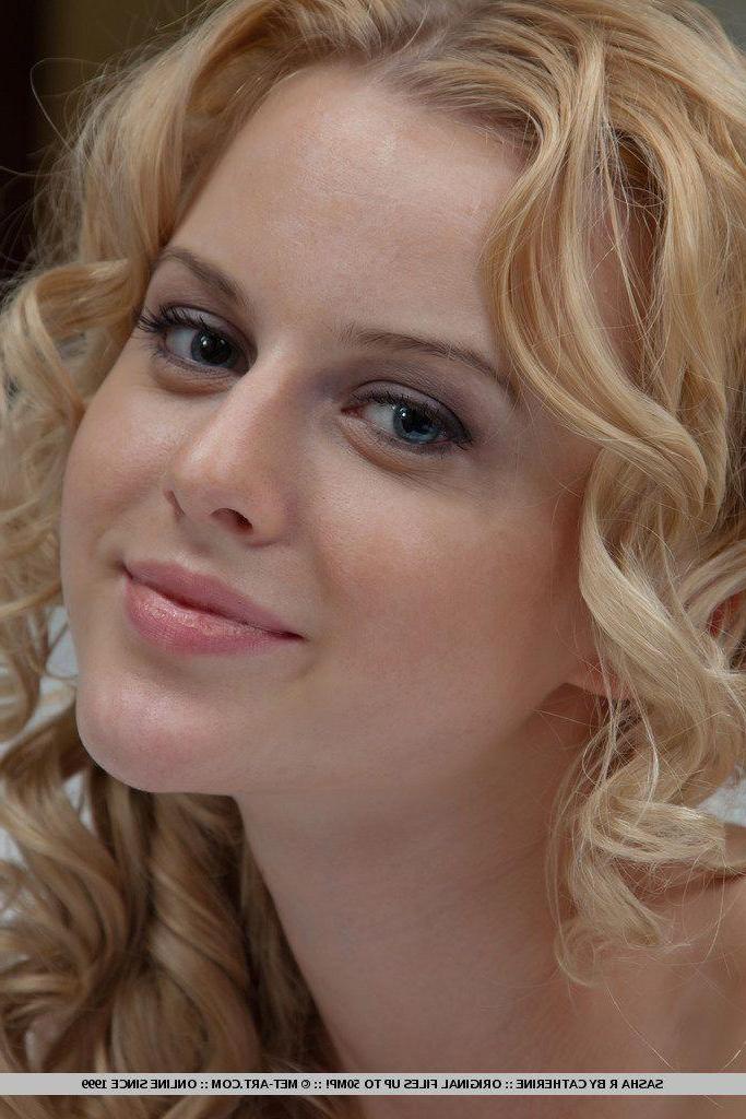 18P Pictures of Sasha R naked and horny for you