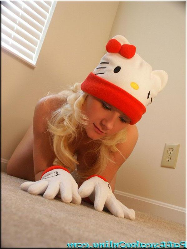 16P Pictures of Pattycake making the best of the colder weather